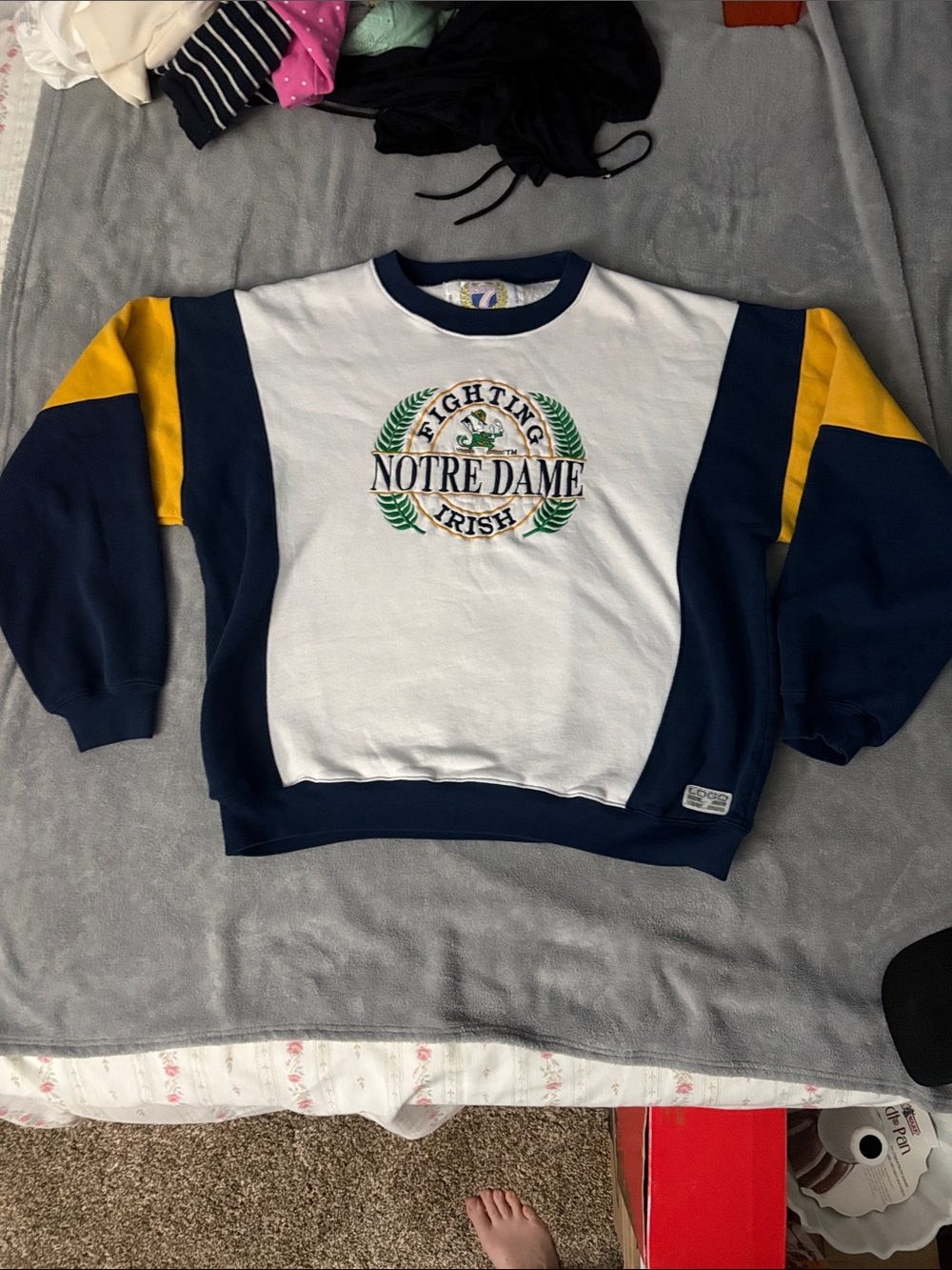 Notre Dame Irish Colorblock Crewneck Sweatshirt - Navy/White/Gold Vintage
